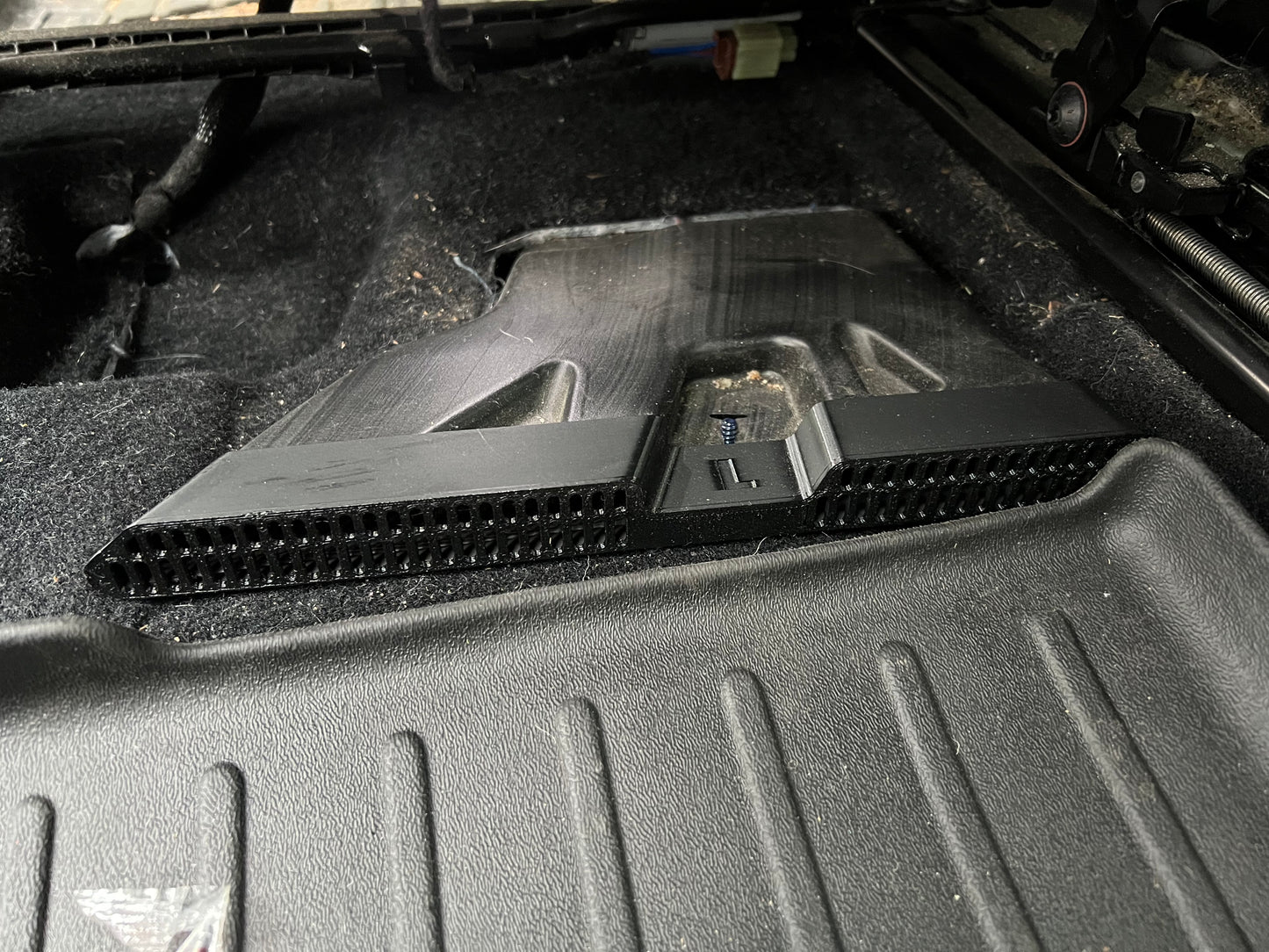 Protective grill for the rear under seat heating vent for VW ID.4